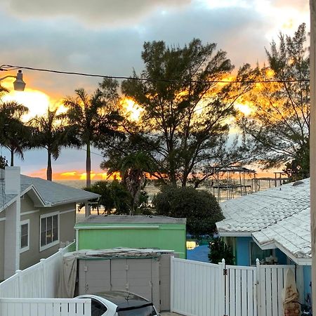 100 Steps To Beautiful Indian Rocks Beach, Oceanside, 2 Bedroom Updated Condo Clearwater Beach Exterior photo